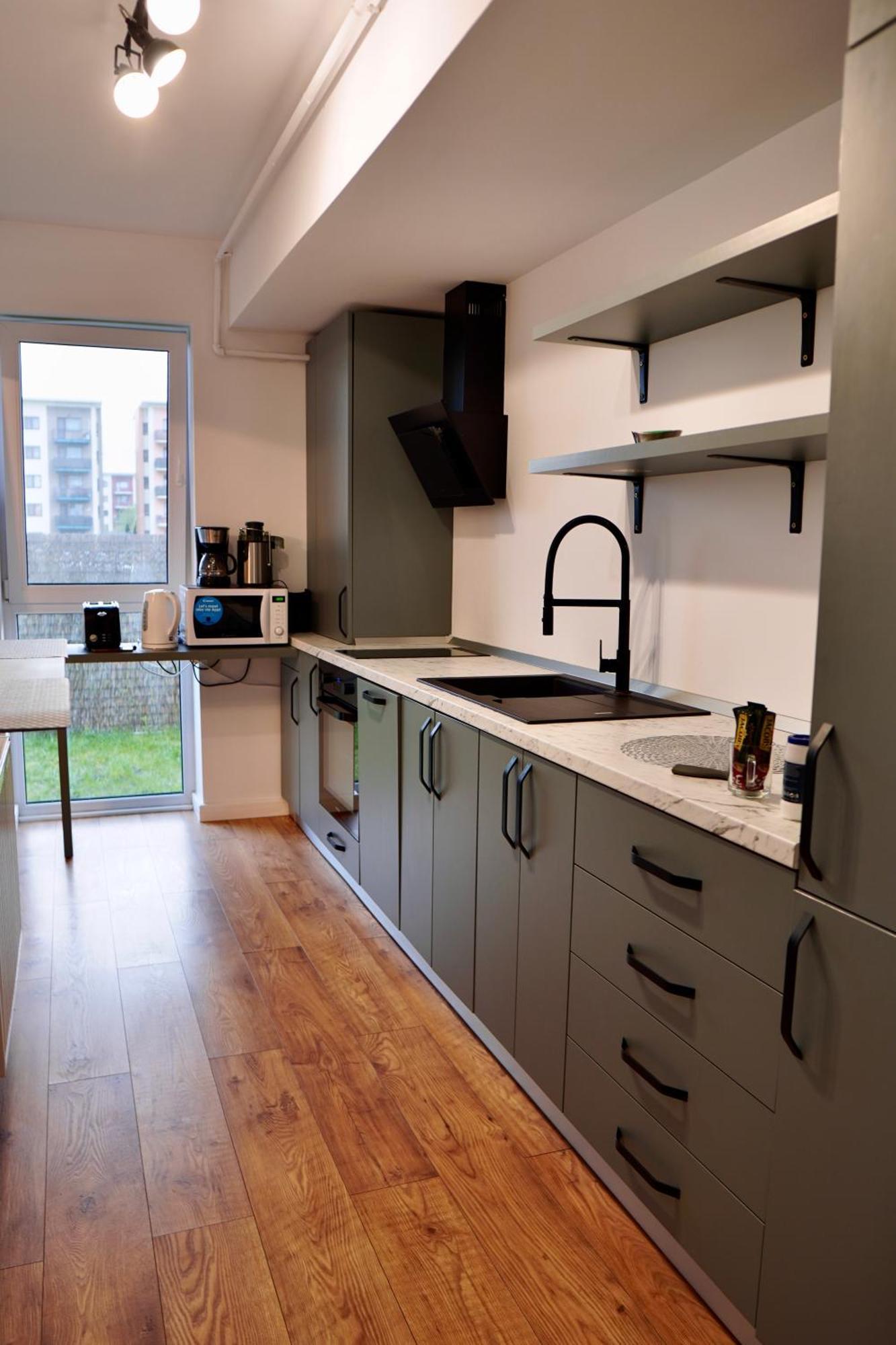 Apartament Coresi, 2 Camere, Sleeps 6 Large Private Garden Pets Welcome *