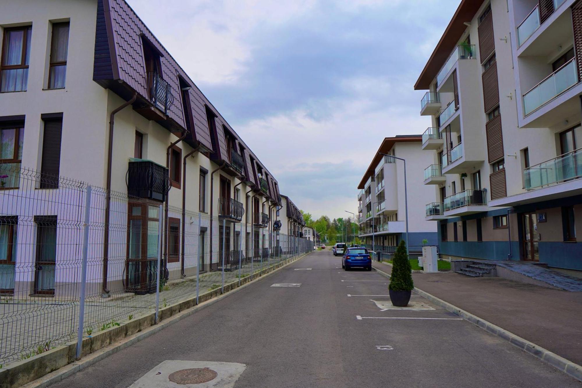 Coresi, 2 Camere, Sleeps 6 Large Private Garden Pets Welcome * Brașov