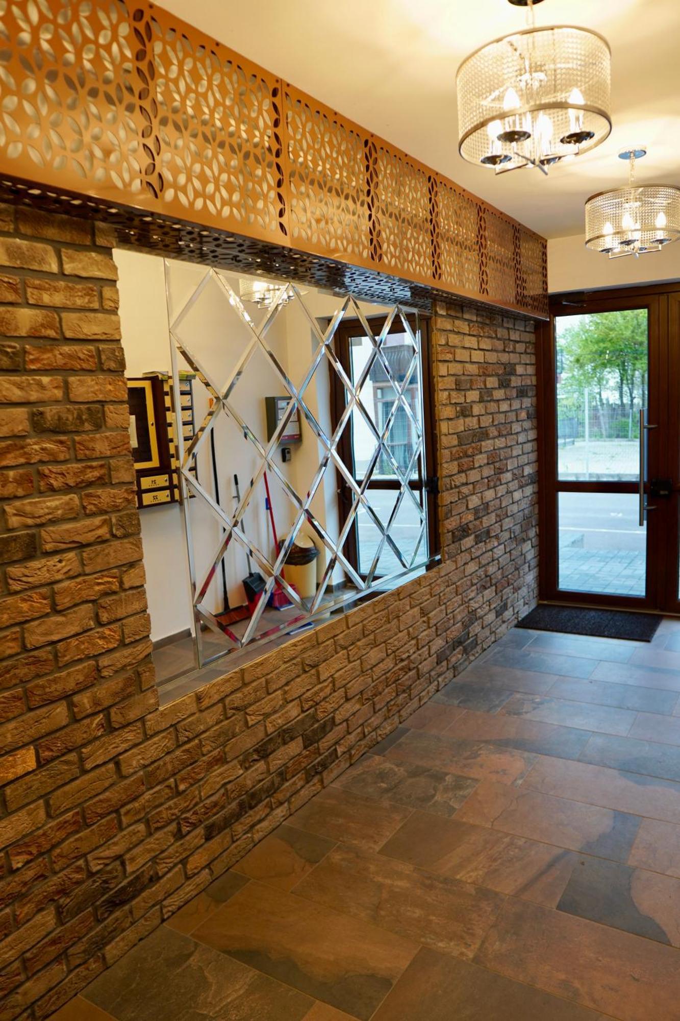 Apartament Coresi, 2 Camere, Sleeps 6 Large Private Garden Pets Welcome